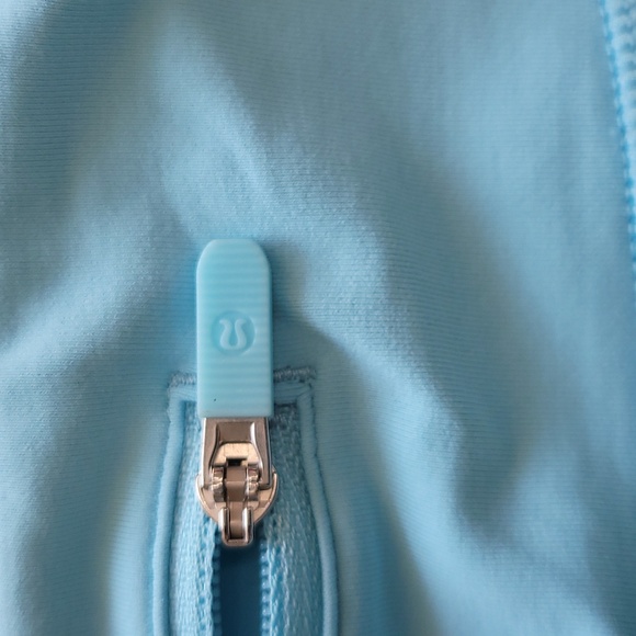 Lululemon Speed Up Shorts Blue Glow Size 14 2.5 inseam NWOT Sold out online - Picture 6 of 7